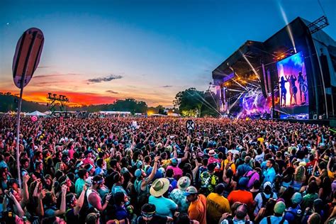 What Is the Biggest Music Festival in the US: A Multi-Layered View